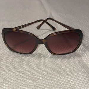 Tortoise shell pattern sunglasses